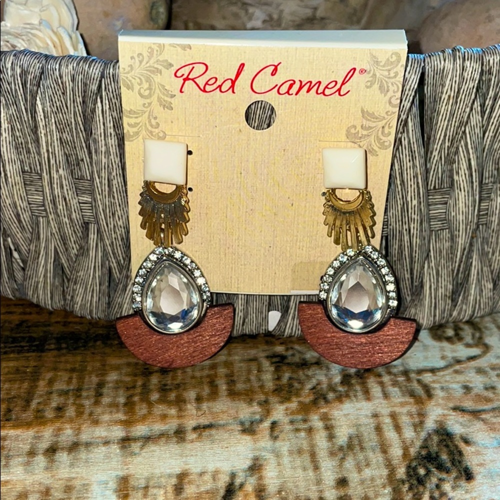 Mixed material dangly earrings